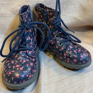 OshKosh B’gosh ankle booties w/side zipper